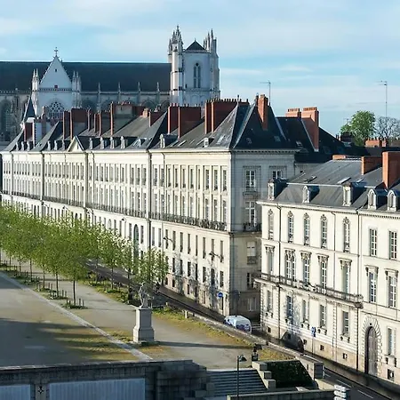 شقة Grande Independante, Charme, Calme Sur Jardin, Centre, Acces Prive Par Escalier De L'immeuble, Sdb & Wc Prives, 10 Minutes Gare Et Palais Des Congres
