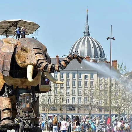 Apartman Grande Independante, Charme, Calme Sur Jardin, Centre, Acces Prive Par Escalier De L'immeuble, Sdb & Wc Prives, 10 Minutes Gare Et Palais Des Congres *