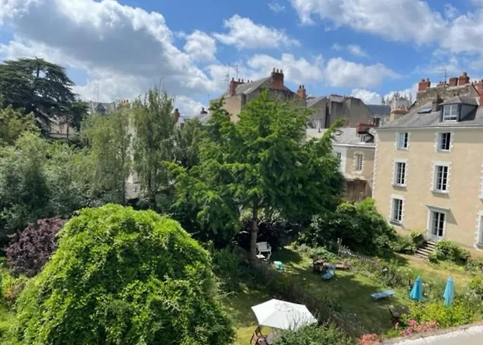 Grande Indépendante, Charme, Calme Sur Jardin, Centre, Accès Privé Par Escalier De L'immeuble, Sdb&wc Privés, 10 Minutes Gare Et Palais Des Congrès Appartement Nantes