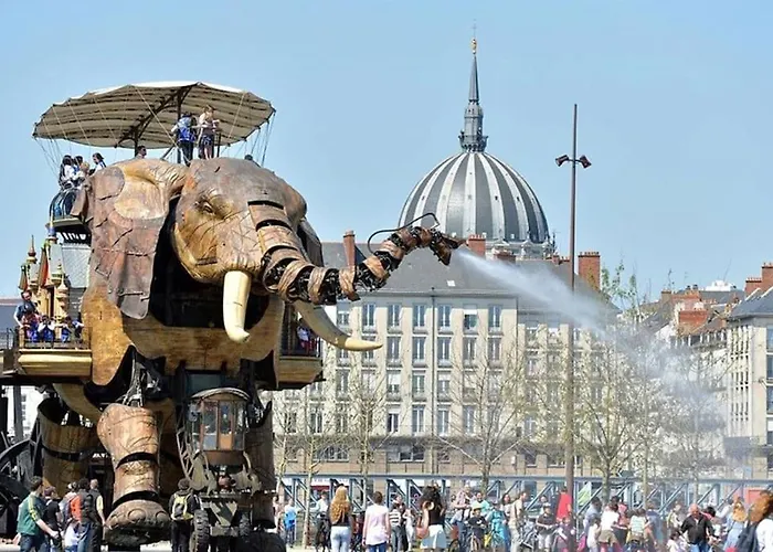 Apartmán Grande Independante, Charme, Calme Sur Jardin, Centre, Acces Prive Par Escalier De L'immeuble, Sdb & Wc Prives, 10 Minutes Gare Et Palais Des Congres *