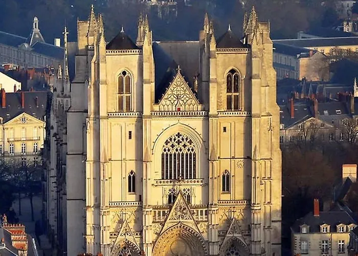 Grande Independante, Charme, Calme Sur Jardin, Centre, Acces Prive Par Escalier De L'immeuble, Sdb & Wc Prives, 10 Minutes Gare Et Palais Des Congres Apartmán