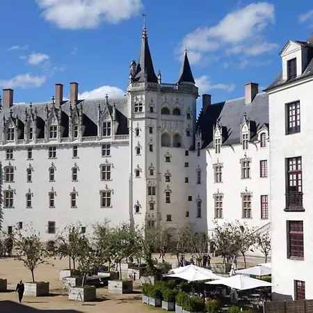 Grande Independante, Charme, Calme Sur Jardin, Centre, Acces Prive Par Escalier De L'immeuble, Sdb & Wc Prives, 10 Minutes Gare Et Palais Des Congres *