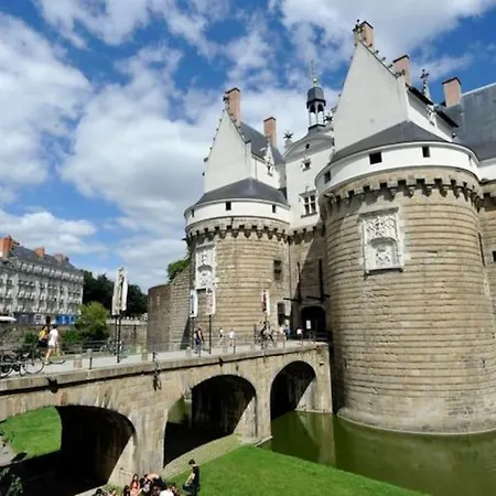 Grande Independante, Charme, Calme Sur Jardin, Centre, Acces Prive Par Escalier De L'immeuble, Sdb & Wc Prives, 10 Minutes Gare Et Palais Des Congres